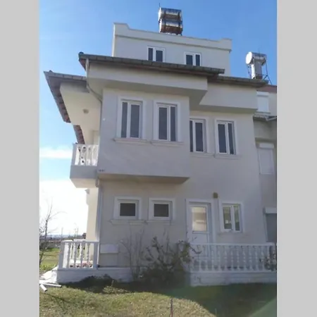 Deniz Kenarinda Triplex Uygun Fiyat Vila