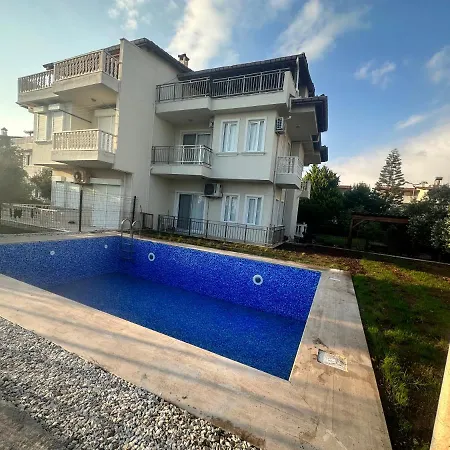 Deniz Kenarinda Triplex Uygun Fiyat Vila *